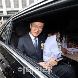 [포토]헌법재판소 떠나는 문형배 권한대행                                                                                                                                                                 