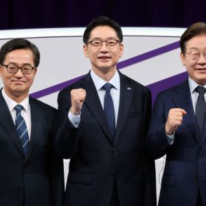 이재명 "민주당은 중도정당…'경제는 보수' 신화 깨자"