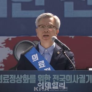 3058명 의대 모집 인원 동결에도…거리로 나선 의사들