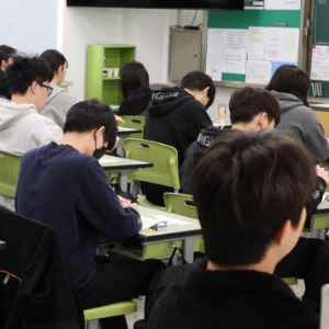 ‘의대열풍’의 역설…이과에 상위권 몰리자 문과선택 늘었다