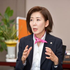 나경원 "넷째 낳으면 집값 탕감…민주당이 베낀 저출산해법 원조는 나"