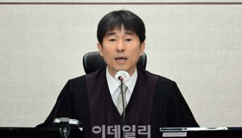 발언하는 지귀연 판사