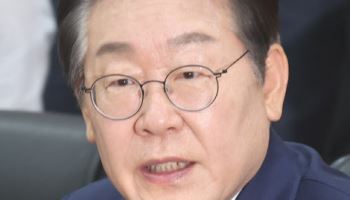 "돌봄 소외 없는 사회 만들것"…이재명, 공공의료 공약 발표