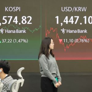여전한 관세 불확실성…외국인 韓 주식시장서 8개월째 '팔자’