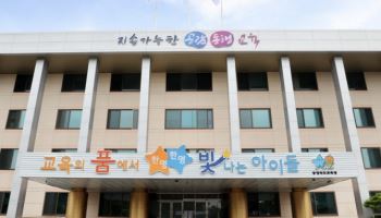 특수학급 중학생이 교사 때려 전치 3주 상해… 강제전학