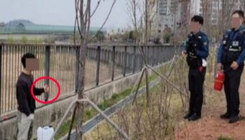 “라이터 들었다”…휘발유 뒤집어 쓴 남성, 경찰 설득에 목숨 구해