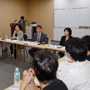 1년 만에 의대생과 대화 물꼬튼 정부..전면 복귀여부는 미지수
