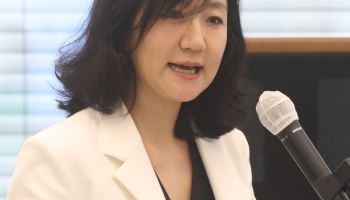 트럼프 2기 관세 정책에 대해 발표하는 송지연