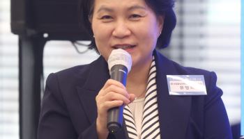 발표하는 유명희 전 통상교섭본부장