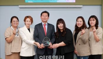 이상일의 '교육 열정' 용인 학부모들 감사패·현수막으로 화답