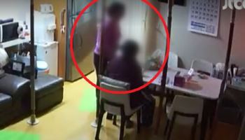 “그만 X먹어라” 요양보호사의 학대…85세 치매 母는 울었다