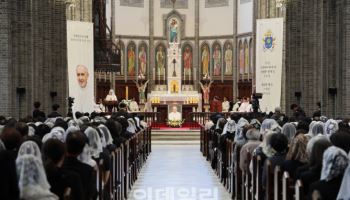 "한반도 평화 위해 기도한 교황, 마음속에 간직할 것"