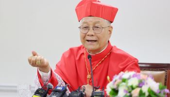 '차기 교황 후보' 유흥식 추기경 "주님은 동서양 구분 안해"