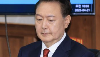 “계엄으로 정신적 피해” 尹 상대 소송 시작...1人 10만원