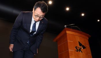 고개숙인 유영상 SKT 대표 "유심 해킹에 보안조치 총동원"