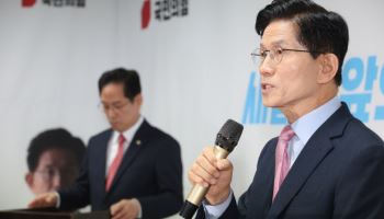 김문수, 보수 유튜버와 생방 “이재명보다 청렴…일자리 성과도 우위”