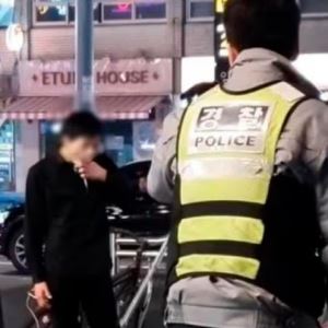 “꺄악!” 시민들 혼비백산…친구에 칼 휘두른 소년 그 내막은[그해 오늘]