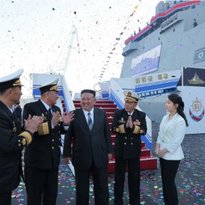 훌쩍 큰 딸 주애와 또 동행…北 5000t급 구축함 진수식