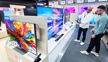 “프리미엄 수요 노린다”…LG전자, 무선 QNED TV 신제품 출시