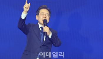 이재명 "압도적 기술로 '세계 1등' 반도체 국가 만들 것"