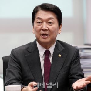안철수 “무너진 이공계 살려야…GDP 5%를 과학기술에 투자”