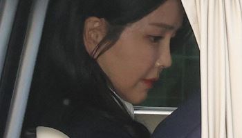 ‘김건희 선물’ 다이아 이어 명품백까지?…“목걸이 돌려달라”