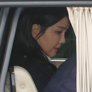 ‘김건희 선물’ 다이아 이어 명품백까지?…“목걸이 돌려달라”