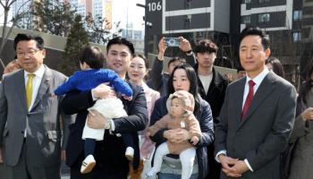 “아파트·출산 인센티브 준대” 신혼부부 2만명 ‘우르르’