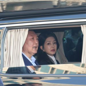 다이아 목걸이에 돈다발…檢, `尹 부부-건진 커넥션` 정조준(종합)