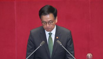 사라진 경제 사령탑…초유의 '대대대행'에 경제 우려도↑
