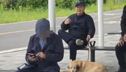 "한강공원서 개 산책" 윤석열 목격담 또 확산