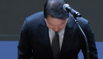 고개숙인 최태원…“위약금 면제, 형평성과 법적 검토 필요”
