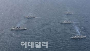 한미 해군, 동해서 연합훈련 실시…이지스함·美 로렌스함 등 참가