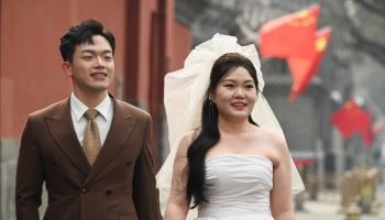 ‘이 규정’ 바꿨을 뿐인데…中 혼인 신고 수천쌍 늘었다