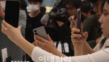 '쿠크다스보다 얇은' 갤S25 엣지…애플보다 앞서 초슬림 선점