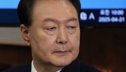 또 나온 '대통령 자진탈당설'...버틴 박근혜, 윤석열은?