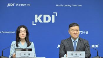 올해 한국 성장률 0.8%로 '반토막'…"관세 현실화 땐 더 낮아져"