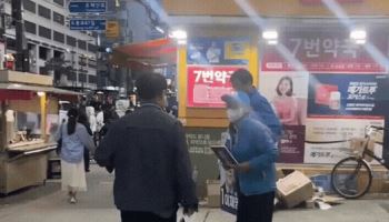 선거운동원 때리고, 현수막 찢고…`대선 D-19` 곳곳서 잡음(종합)