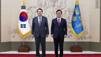 尹 탈당하자…'친구' 석동현, 국힘 선대위서 물러나