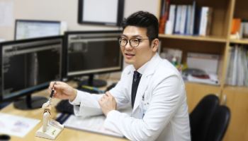 탄력성 잃어 찢어지기 쉬운 '반월상연골판' 젊은 관절염도 유발