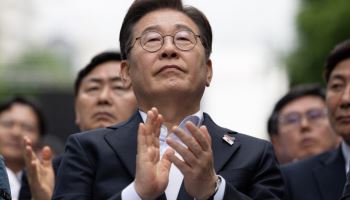 [속보]이재명 "개헌 국민투표, 2026년 지선이나 2028년 총선서 하자"
