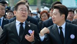 쫓겨난 김문수, 환영받은 이재명…5·18 참배로 미루어 보는 ‘호남 민심'