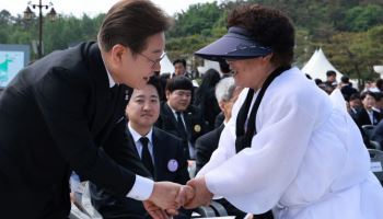 이재명 “80년 광주에 빚져…광주 정신 기억할 것”