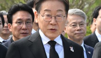 李 "대통령 권력 축소" 승부수…국힘 "임기단축 필요" 일축