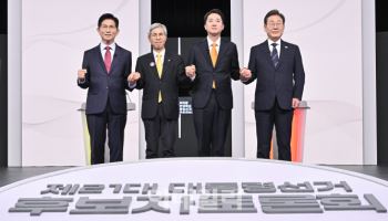 첫 토론회…金 집중타격 이재명, 침착한 김문수, 존재감 보인 이준석