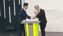 김문수 악수 거절 뒤 이재명과...권영국, '패싱' 이유는?