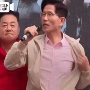 김문수, 점퍼 지퍼 내리더니 “제가 ‘방탄조끼’를 입었습니까”