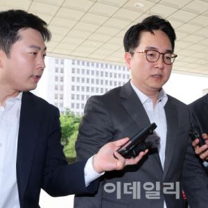 [포토]이창수 사의’에 심우정 총장, “검찰은 어떤 경우도 흔들림 없어”                                                                                                                                   