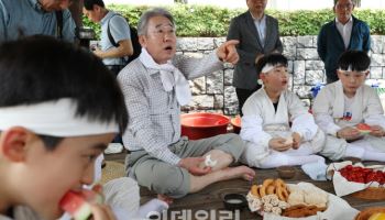 농협 도심 속 전통 모내기 행사