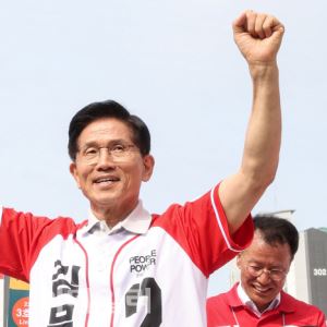[포토]김문수, 두 팔 번쩍                                                                                                                                                                                
